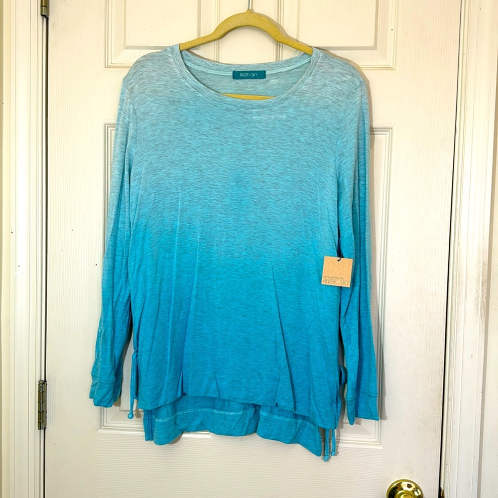 NWT Blue Ombre Top Sweatshirt Size Large